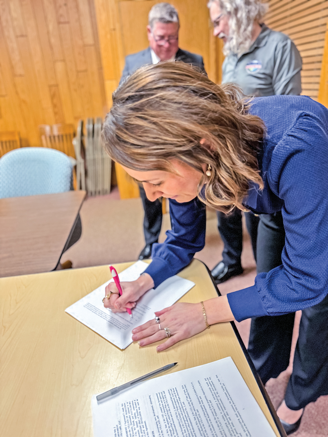 400 block development deal OK’d, Work to start in May on new clinic, grocery story in Marathon