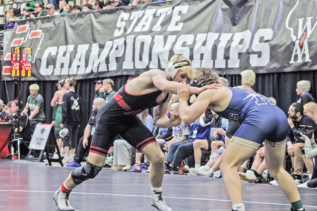 Raiders fall to state champ, Marathon loses D3 state team quarterfinal to La Crosse Aquinas