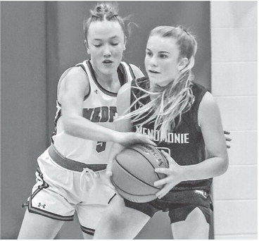 Hraby sparks offense early; Raiders outrun Mustangs Friday