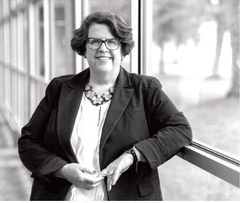 Dr. Jeannie Worden receives Eagle Management Award