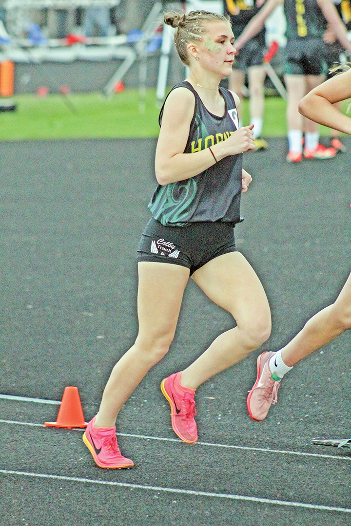 Schmitt sets 3200-meter record in Stratford