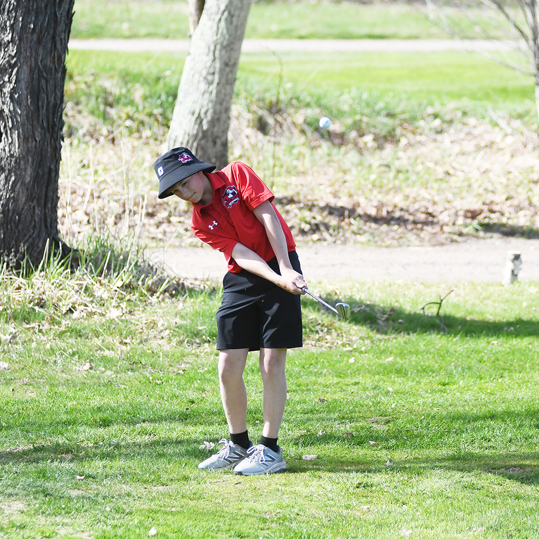 Raider golfers end GNC play with their lowest, then highest scores