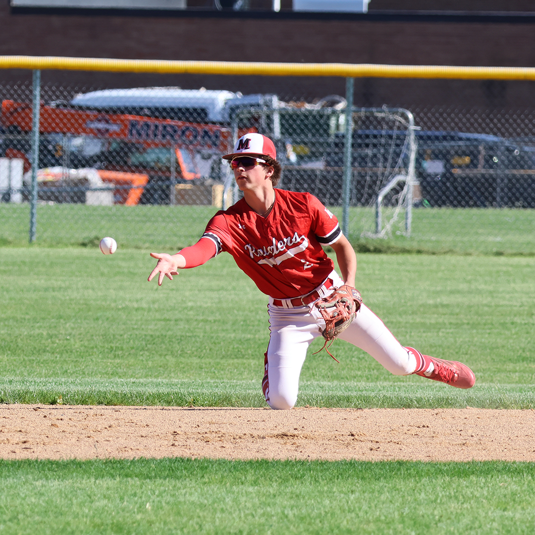 Mosinee sinks Raiders with 11run fifth; year ends in semifinal Mosinee sinks Raiders with 11run fifth; year ends in semifinal