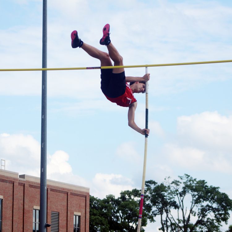 Spencer’s Miller claims state pole vault title