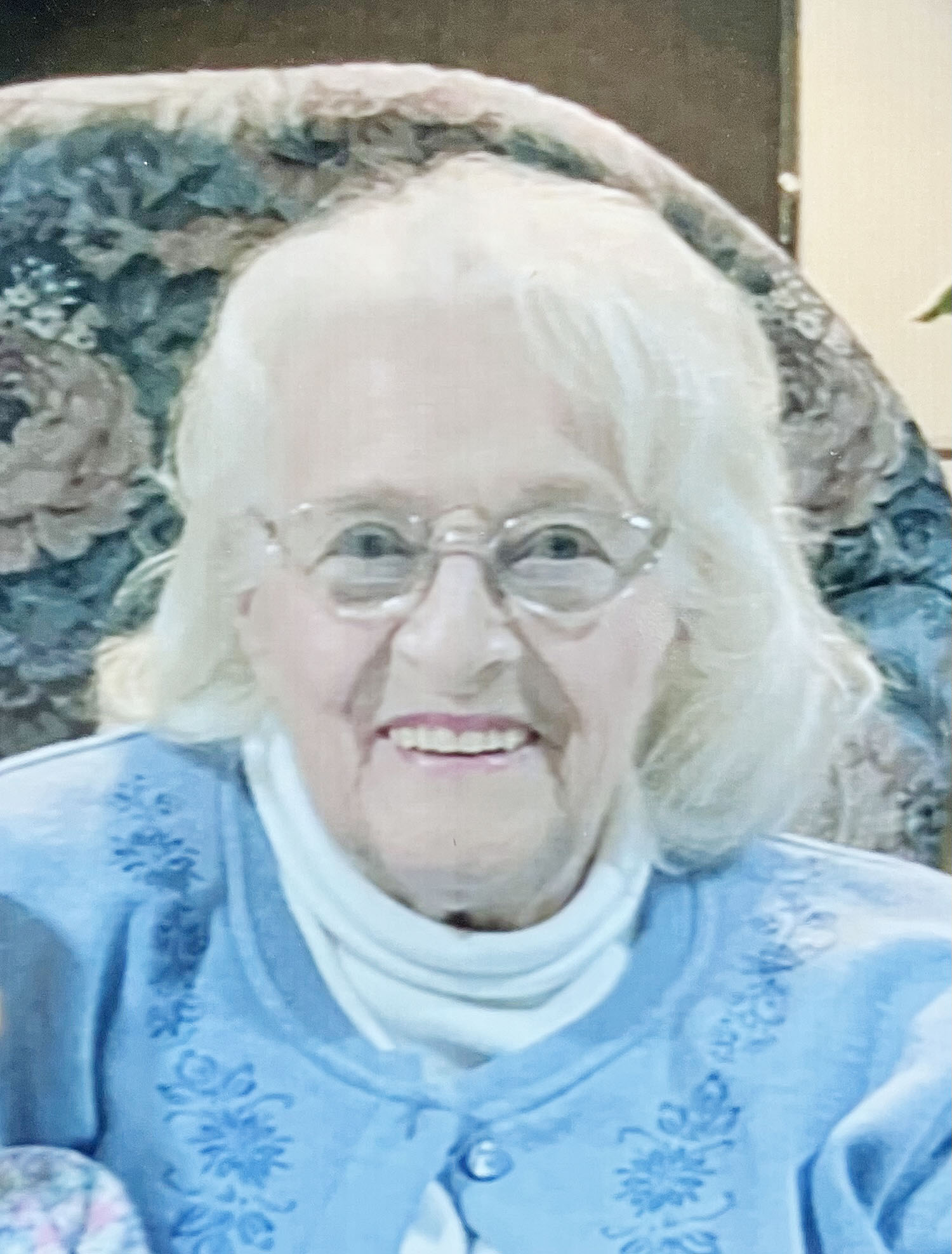 Leona Carr