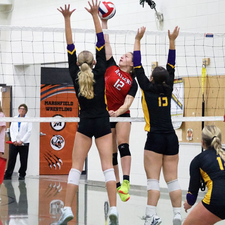 Two sweeps to start GNC play; Raiders 2nd at invite