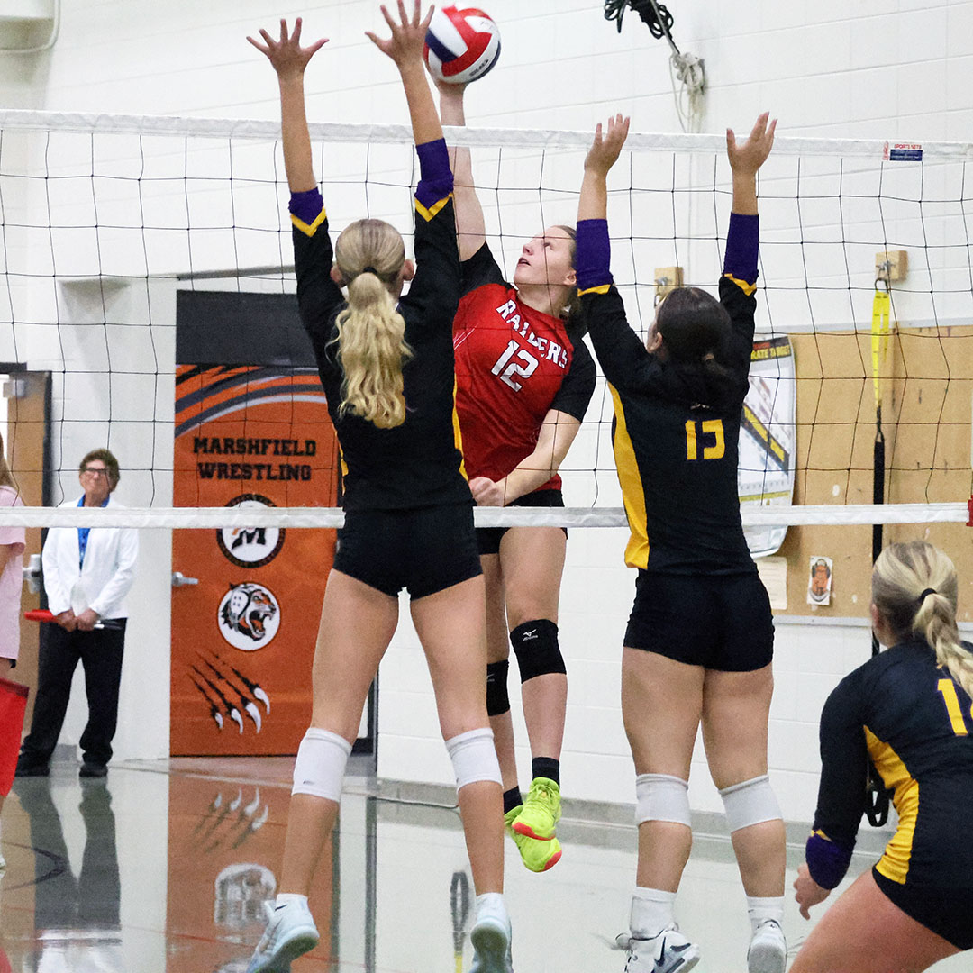 Two sweeps to start GNC play; Raiders 2nd at invite