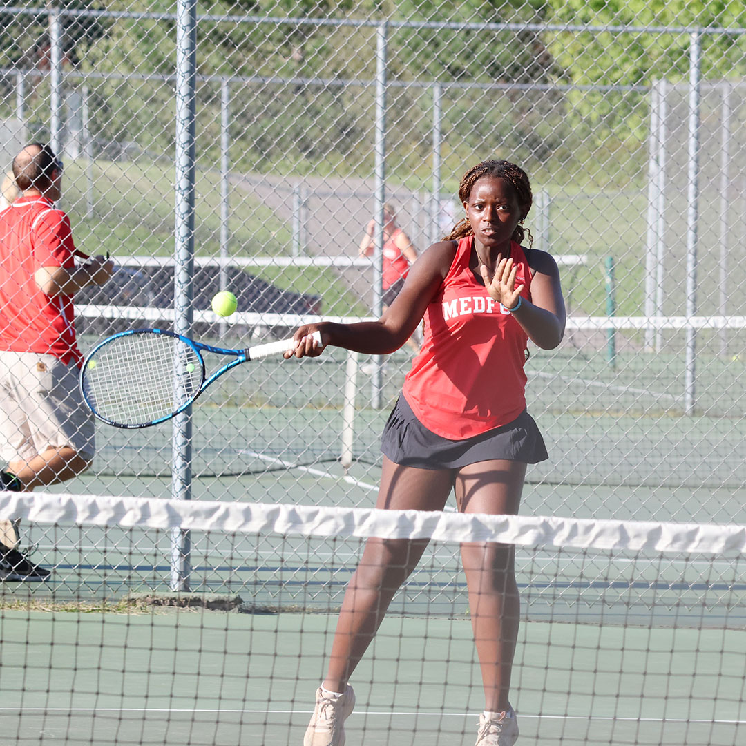 Tennis team nets two GNC wins after toughWest Invite