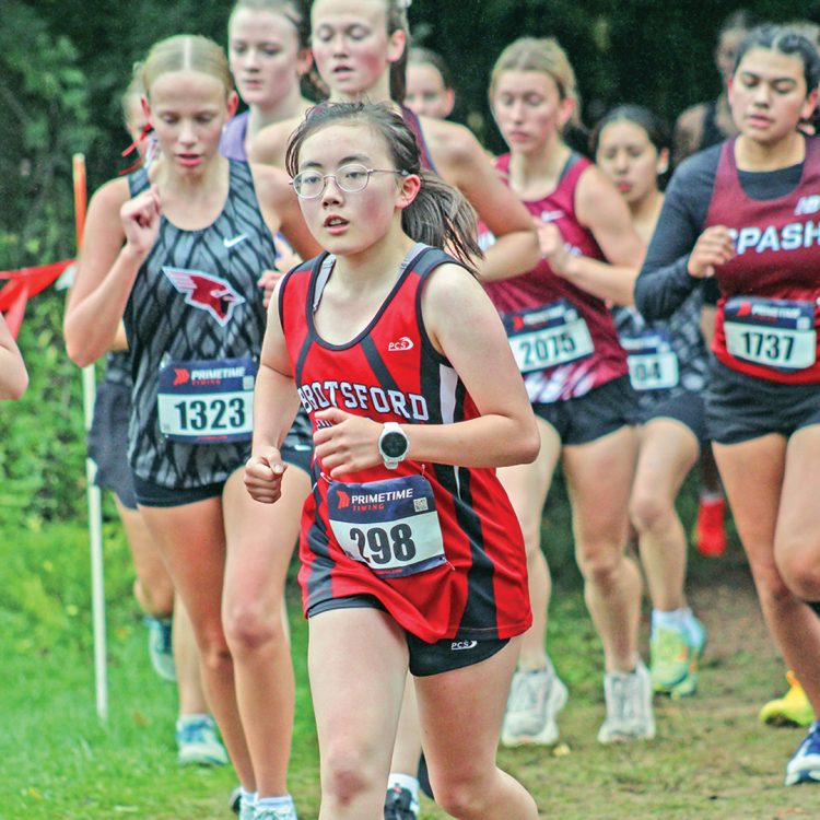 Cross country squads battle rain at Smiley Invite