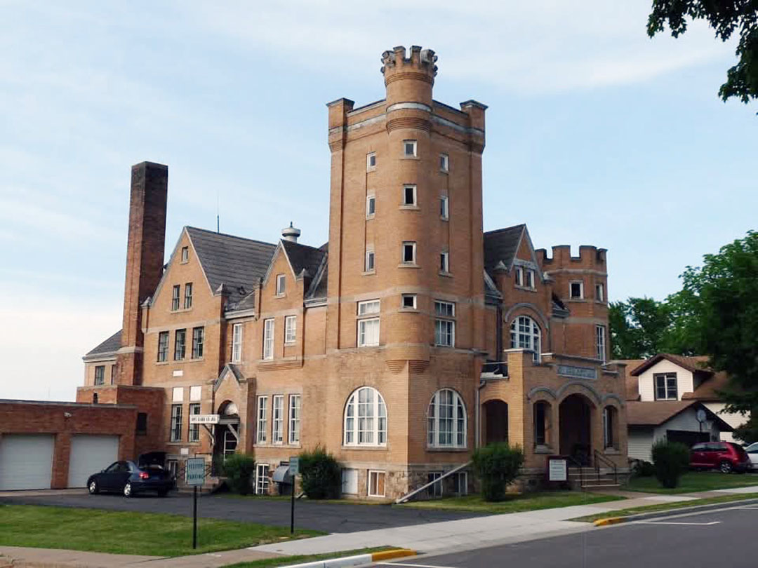 County board delays decision on 1897 jail demolition
