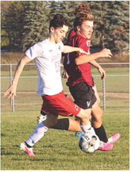 Raiders put a reversal on the Red Robins, 2-1 Raiders put a reversal on the Red Robins, 2-1